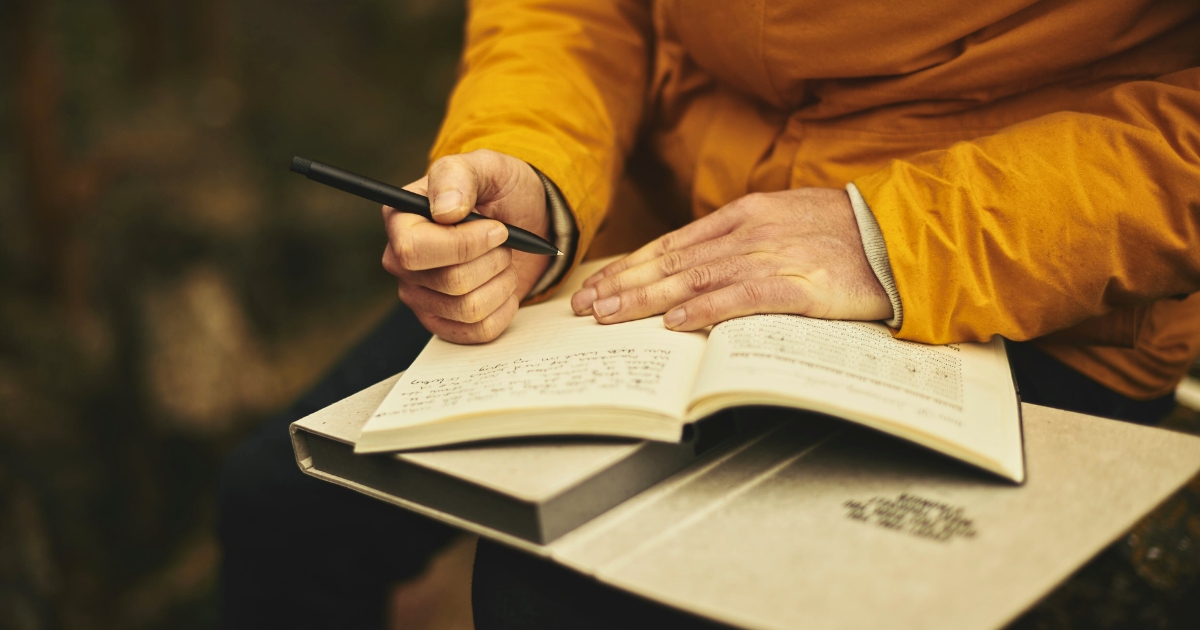 Dankbarkeit kultivieren: Die Anziehungskraft durch schriftliche Meditation (Journaling) verstärken